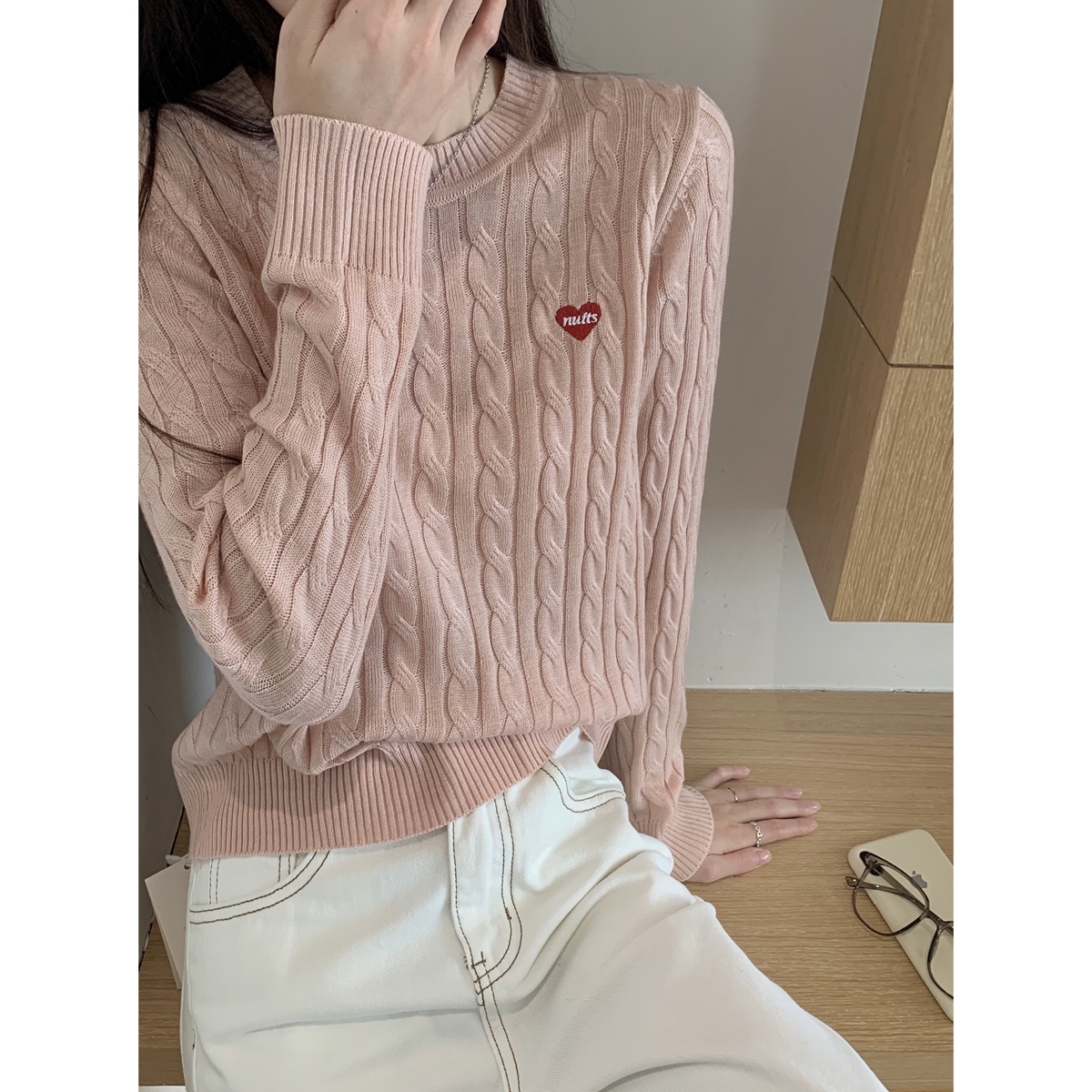 Real shot of autumn and winter Korean style versatile age-reducing twist love embroidery 6 wool sweater with long-sleeved top inside