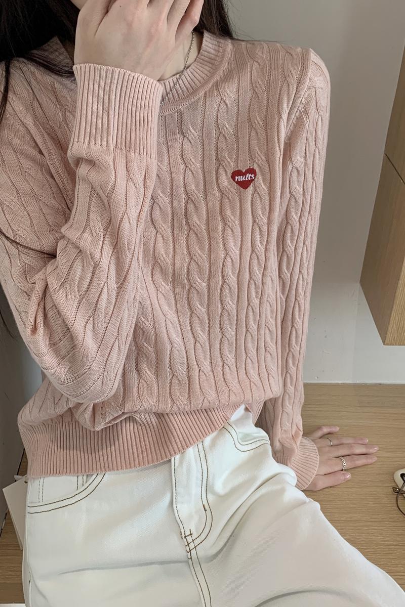 Real shot of autumn and winter Korean style versatile age-reducing twist love embroidery 6 wool sweater with long-sleeved top inside