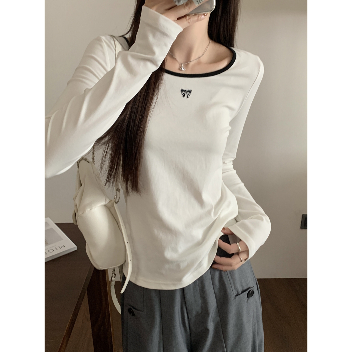 Actual shot of autumn and winter Korean style contrasting color round neck versatile bow simple pure cotton long-sleeved bottoming T-shirt top