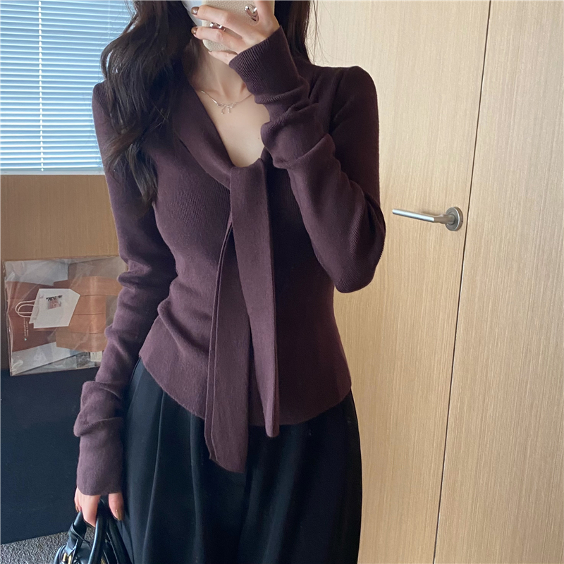 Women's V-neck Knit Top with Korean-style Atmosphere, Fall/Winter Innerwear, Fitted and Slimming, Gentle and High-end