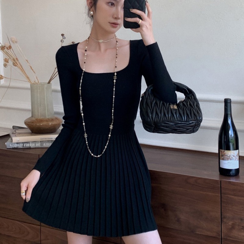 French style minimalist style square collar sweet and spicy knitted dress autumn and winter new slim fit waist slimming inner skirt