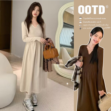 批发现现~2026孕妇装早春新款简约时尚V领百搭减龄内搭打底针织连衣裙