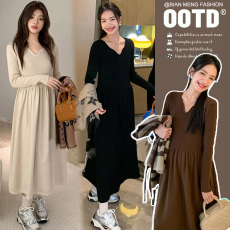 批发现现~孕妇装2026春季新款简约时尚V领百搭减龄内搭针织连衣裙