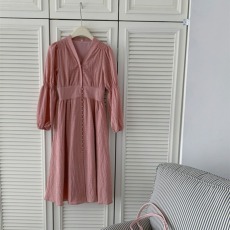 批发145小个子显高V领收腰连衣<b class='q'>裙</b>中长款150cm法式长袖肌理感a字<b class='q'>裙</b>xs春