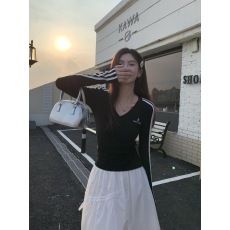 批发实拍～<b class='q'>大码</b><b class='q'>女装</b>春季新款字母绣花v领<b class='q'>长袖</b>T恤胖mm修身显瘦辣妹上衣