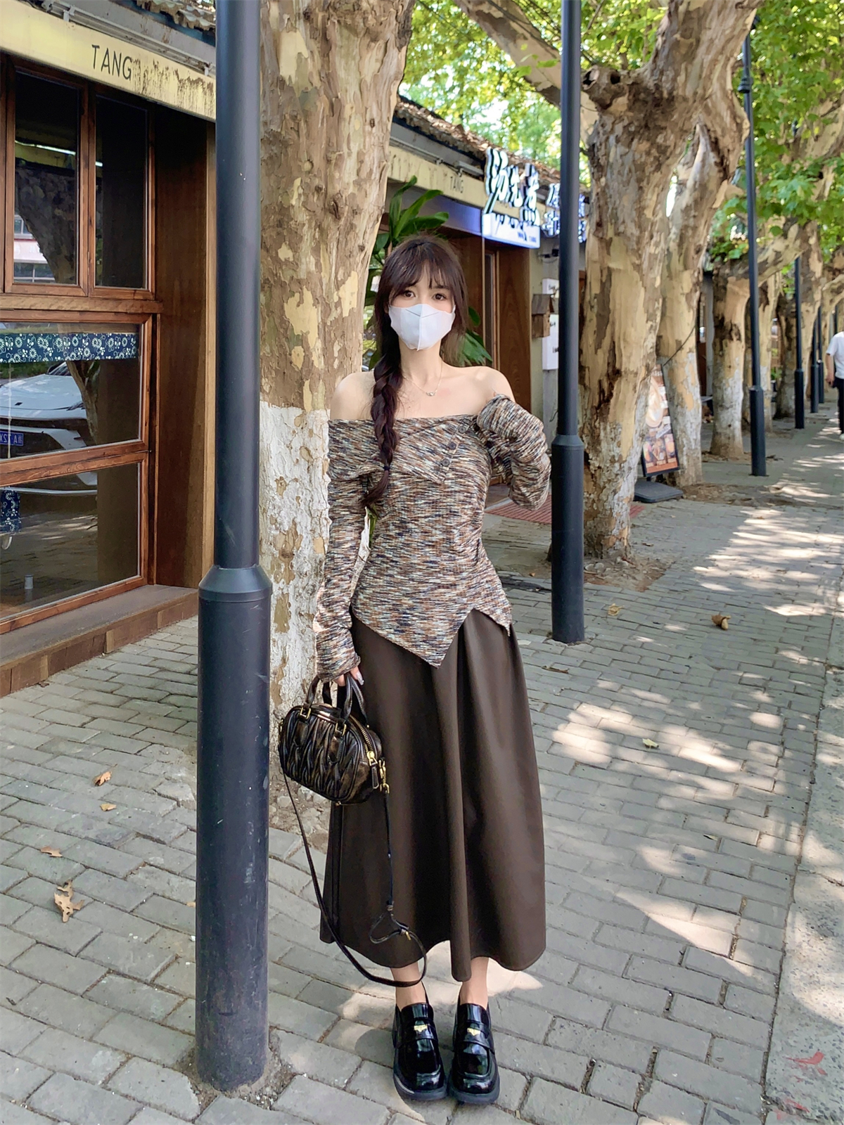 실사 정가 오프숄더 오프숄더 새로운 니트 스웨터 여성 불규칙 중간 길이 다용도 가죽 스커트 패션 세트