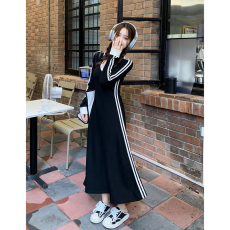 批发春秋季黑色长款过膝长裙女收腰显瘦大码胖mm200斤V领连衣裙子