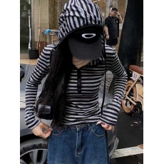 批发条纹连帽长袖T恤女早春大码微胖设计感小众修身显瘦打底衫上衣