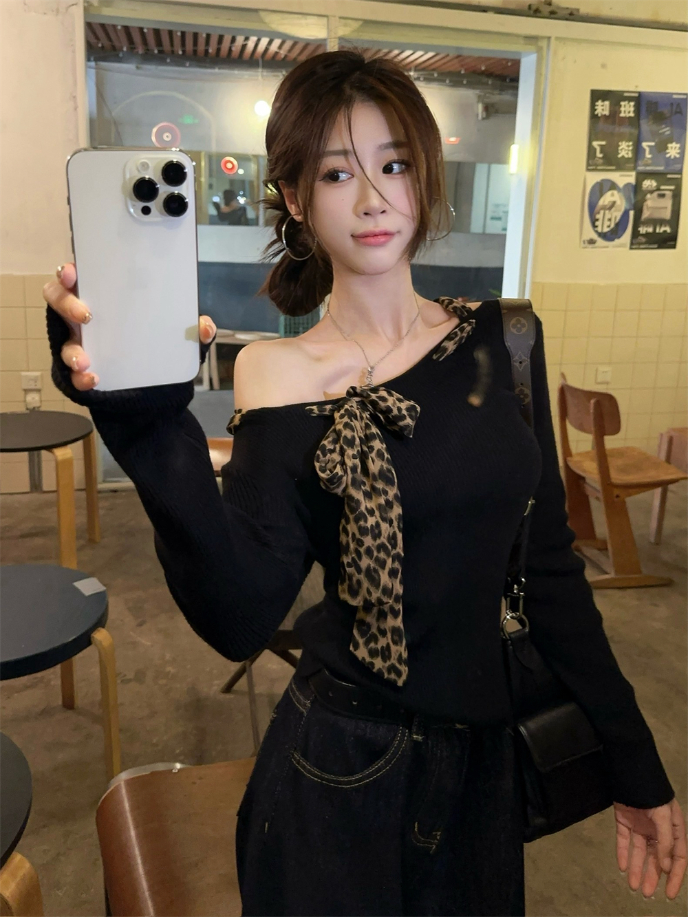Hand-painted~Designer-style niche leopard print tie-up off-shoulder short-sleeve body-con knit top