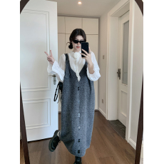 批发实拍实价~2025秋装新款慵懒感纽扣设计针织背带<b class='q'>连衣裙</b>