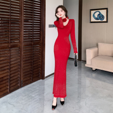 批发视频实拍2026春季新款时髦洋气v领亮丝紧身长裙包臀<b class='q'>连衣裙</b>