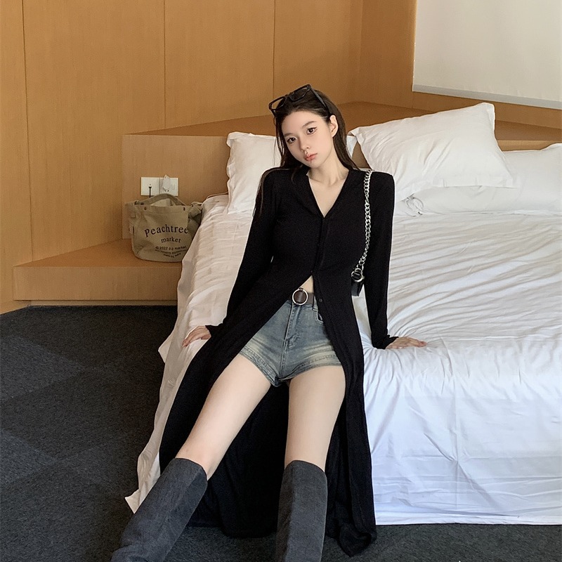 Real shot of V-neck, lazy, slim, long, high-waisted and slim cardigan sweater dress