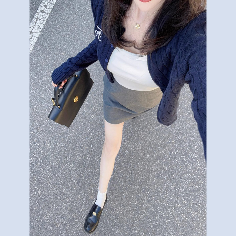 Sheep wool early autumn knitted cardigan high-end 2024 new Korean style short top chic sweater jacket for women