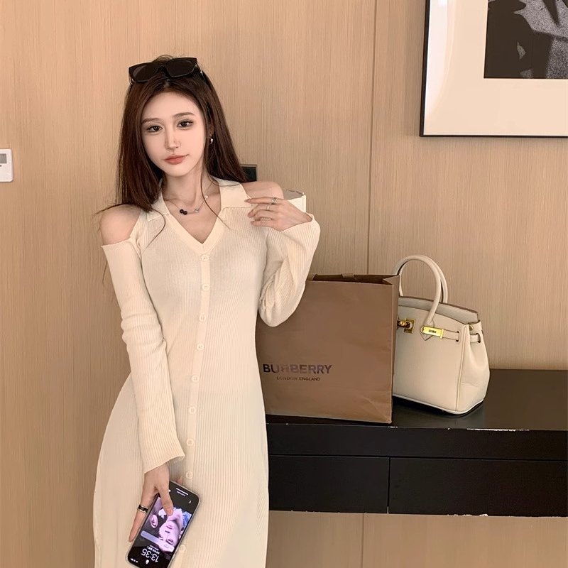 Off-shoulder long-sleeved knitted dress for women in autumn, waist slimming, high waist, retro style single-breasted long skirt