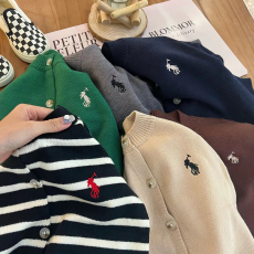 批发儿童毛衣2024新款<b class='q'>男童</b>纯<b class='q'>色</b>刺绣<b class='q'>针织</b><b class='q'>开衫</b>宝宝短款毛衣外套外穿休闲