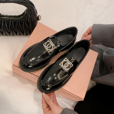 批发2024秋季新款小香风金属扣粗跟厚底懒人乐福鞋亮皮单鞋女小皮鞋