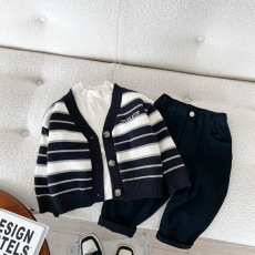 批发<b class='q'>男童</b>毛<b class='q'>衣</b>洋气中大童春秋季条纹<b class='q'>开衫</b><b class='q'>针织</b>外套儿童韩版休闲毛线衫潮