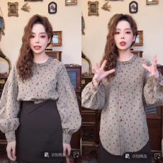 批发現貨 特价 2025<b class='q'>秋</b>冬复古风别致设计感木耳边爱心印花衬衫百搭上衣