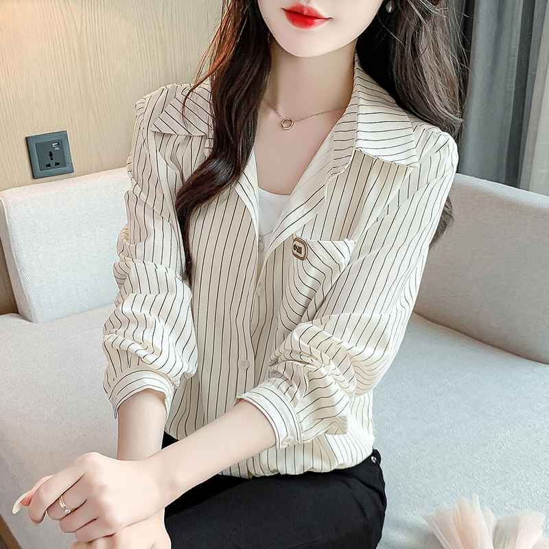 가을 새로운 패션 외국 가스 페이크 레이어드 패치워크 스트라이프 여성 셔츠 디자인 센스 작은 대중 품격 연령 감소 맨위 트렌디