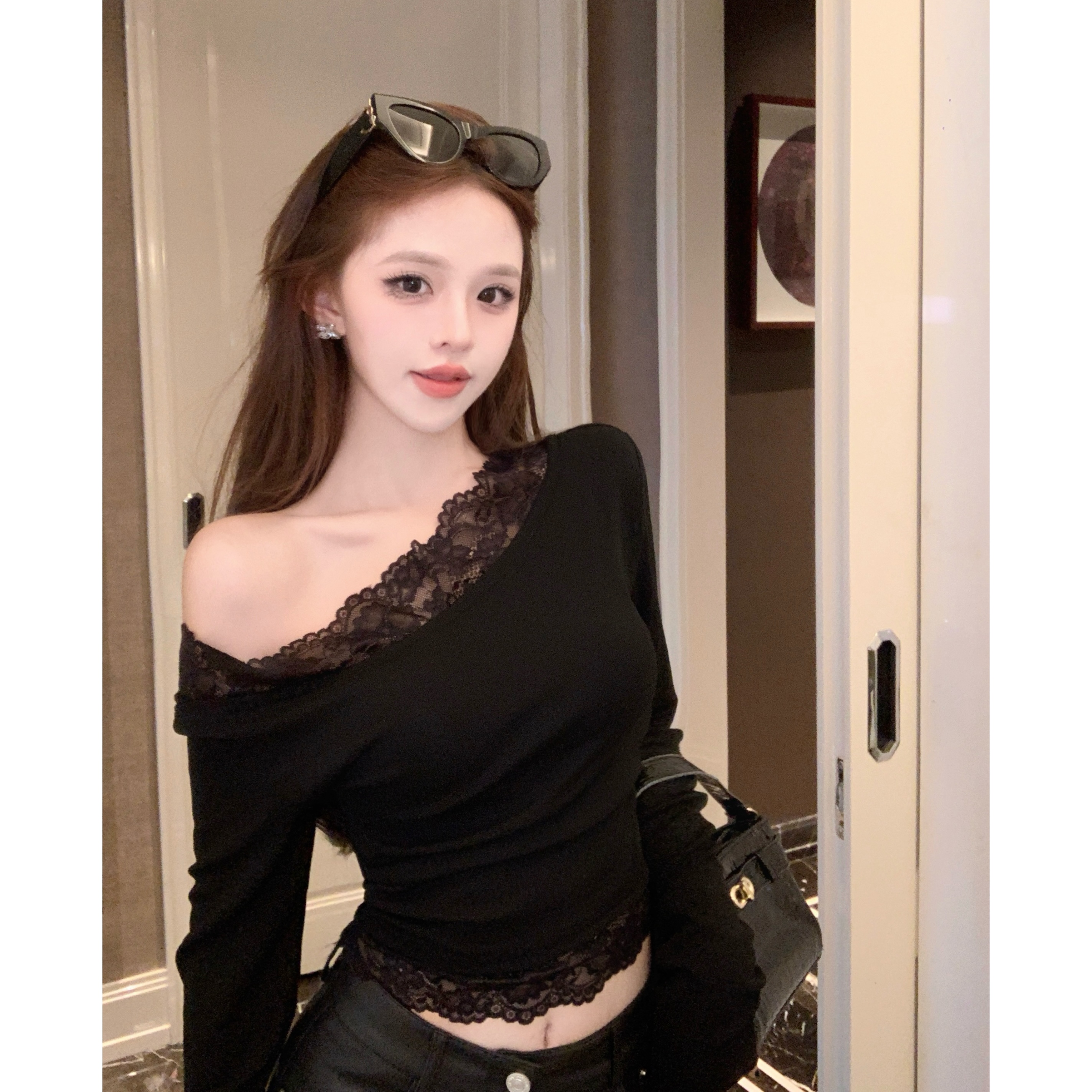 Real shot Autumn sexy off-shoulder lace stitching one-shoulder slim bottoming shirt off-shoulder short top