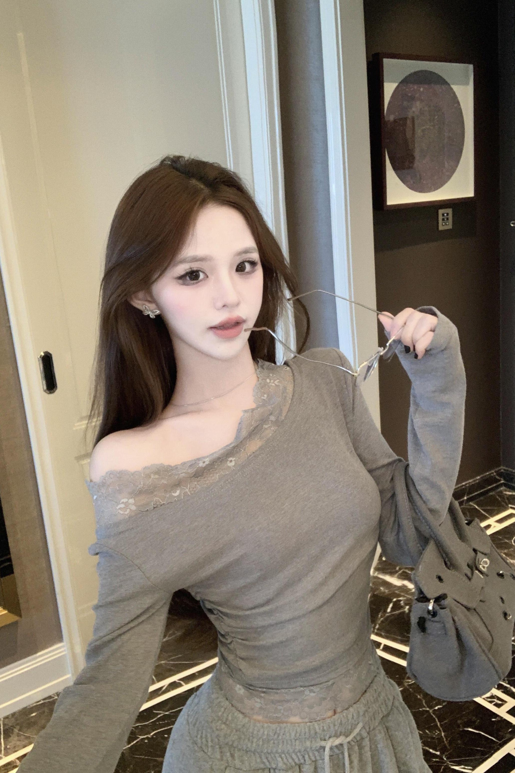 Real shot Autumn sexy off-shoulder lace stitching one-shoulder slim bottoming shirt off-shoulder short top