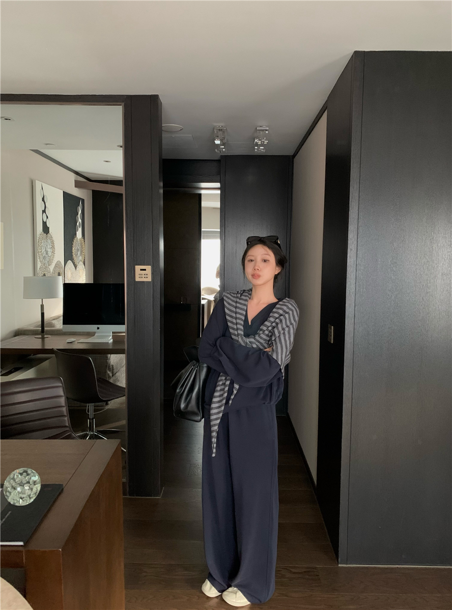 Real shot simple round neck loose suit striped shawl