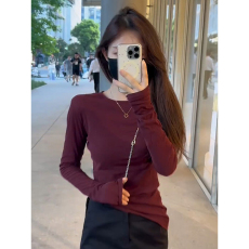 批发韩系酒红色正肩长袖T恤女春季修身短款内搭打底甜辣chic别致上衣