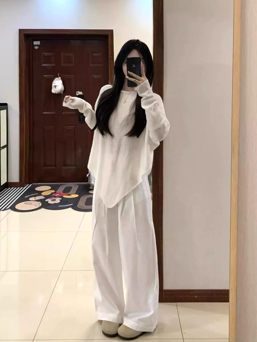 디자인 센스 박쥐 소매 불규칙한 화이트 니트웨어 여자 가을 새로운 부드러운 기분 전환 센스 느슨한 와일드 맨위
