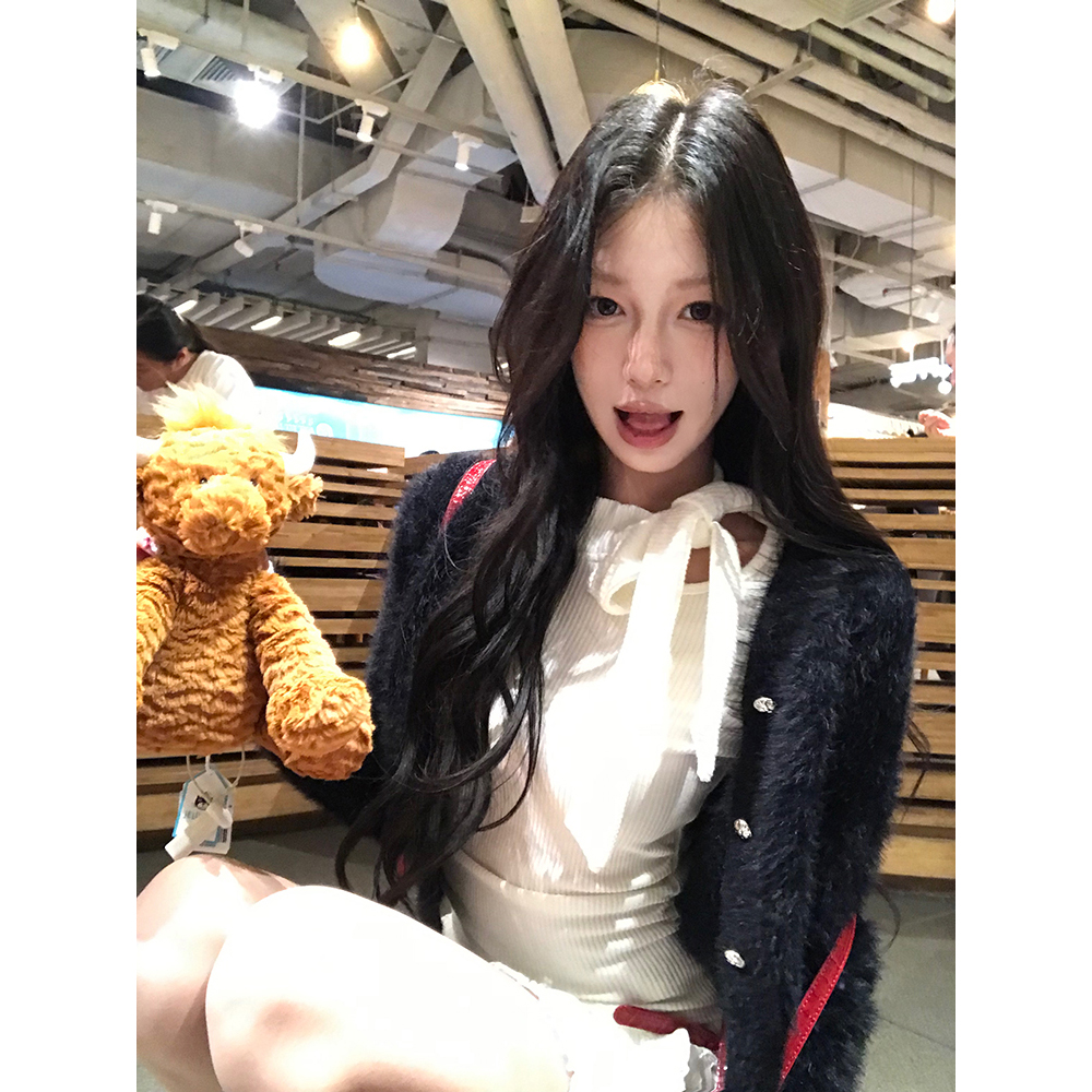 實拍 長袖短款毛衣外套+正肩辣妹白色t恤+包臀蛋糕裙法式短裙
