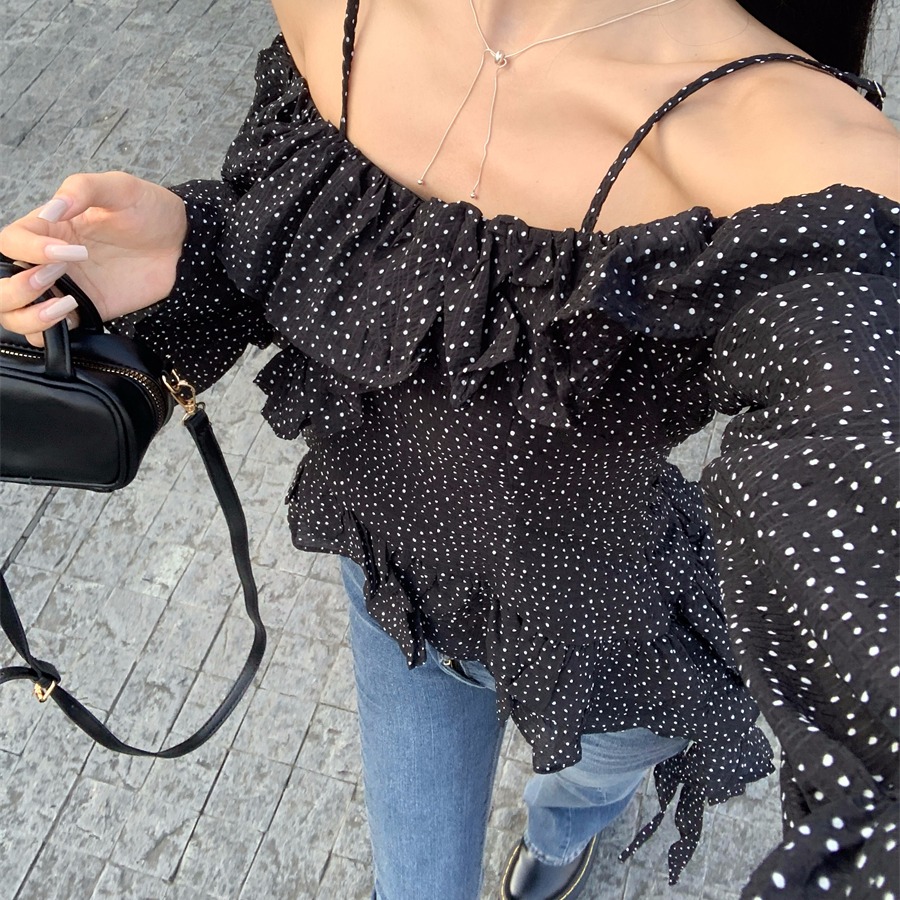 Real shot of irregular polka dot off-shoulder long-sleeved design two-piece top with one shoulder