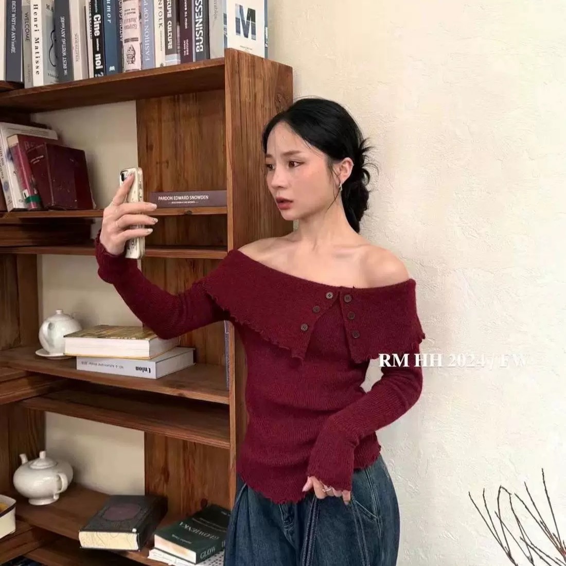 2024 new autumn women's clothing, chic and beautiful one-shoulder three-dimensional flower knitted sweater for women, high-end fungus top