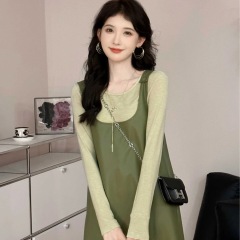 SE Relaxed Green and Blue Youth Style Set for Women: Retro Modern Simple Versatile Fitted Nipple Cover and Leather Skirt