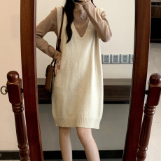 批发实拍·学院风V领显瘦纯色背心裙休闲韩版百搭针织无袖<b class='q'>连衣裙</b>女