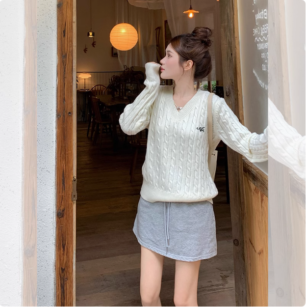 Retro V-neck twist sweater for women, autumn Korean style loose pullover, soft waxy embroidered sweater top, trendy