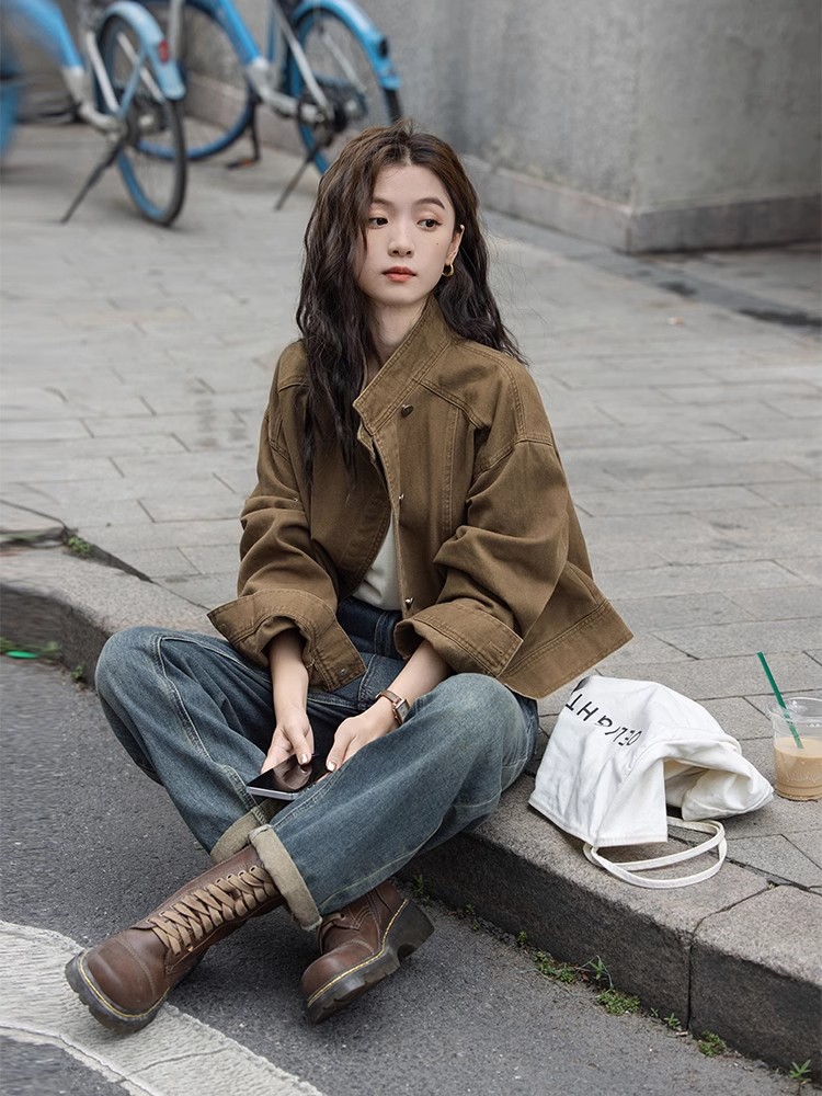 레트로 커피 색상 데님 짧은 외투 2026 봄 가을 새로운 작은 대중 루즈핏 스탠드 칼라 워크웨어 재킷 맨위 여성