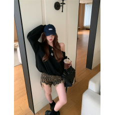 批发实拍实价 露肩长袖<b class='q'>T</b><b class='q'>恤</b>套头斜肩卫衣女秋季豹纹不规则毛边牛仔短<b class='q'>裤</b>