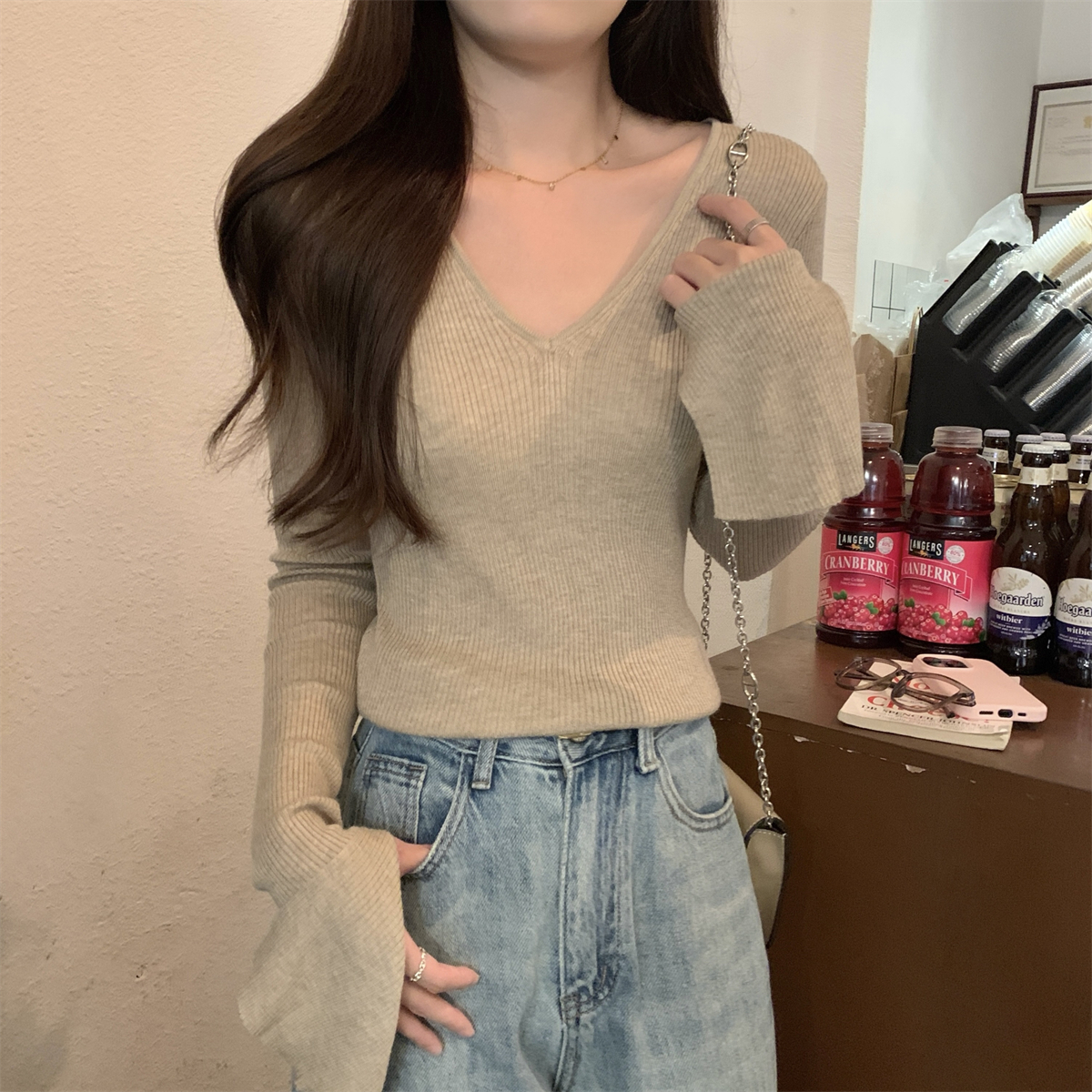 Real shot of autumn and winter Korean style v-neck temperament slim fit slit trumpet sleeve 6 wool knitted bottoming top