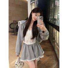 批发实拍实价~早春新款假两件蕾丝连帽短款<b class='q'>卫衣</b>+高腰花边短裙两件套