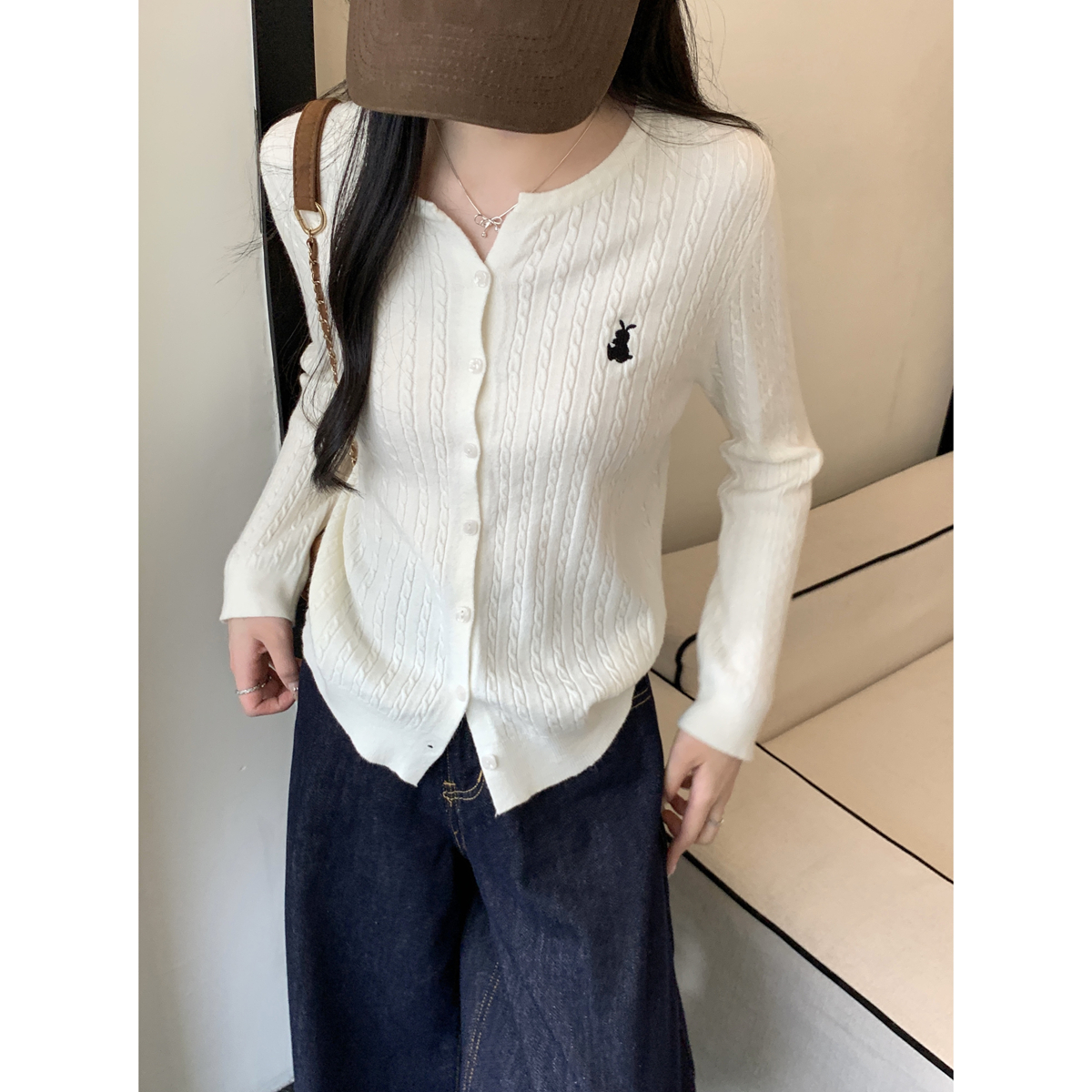 Real shot of autumn and winter Korean style loose twist age-reducing embroidery Andy velvet knitted long-sleeved cardigan jacket top