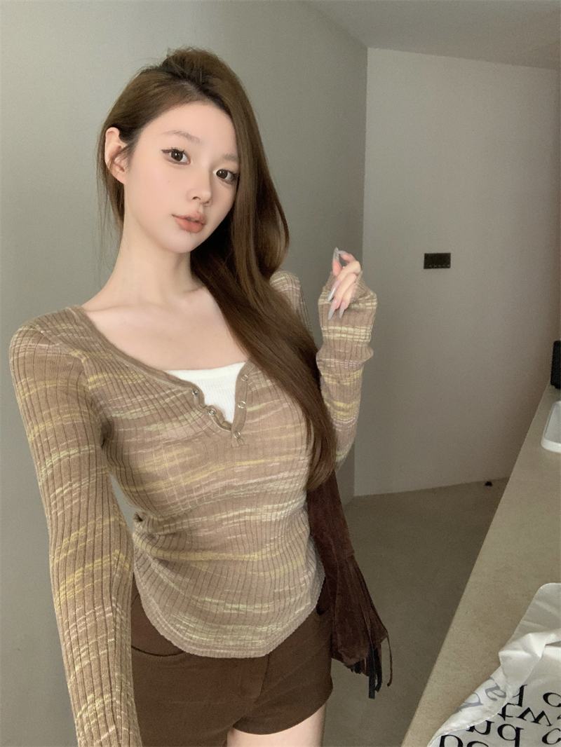 Real shot of chic v-neck fake two-piece design stitching long-sleeved bottoming shirt top