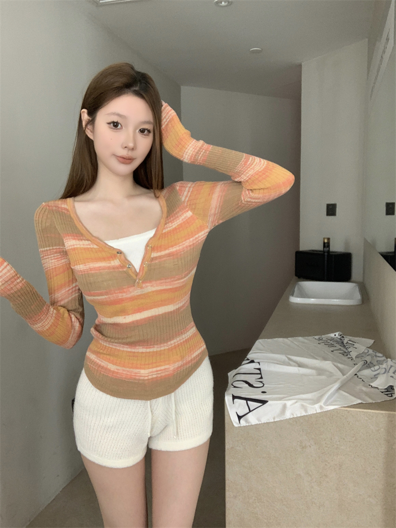 Real shot of chic v-neck fake two-piece design stitching long-sleeved bottoming shirt top