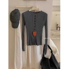 批发<b class='q'>浙江</b>普苑<b class='q'>桐乡</b>濮院羊毛衫女秋冬款设计感镂空针织打底衫内搭上毛衣