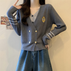 批发实拍<b class='q'>大码</b>女装胖mm秋假两件设计感刺绣针织衫显瘦开衫小<b class='q'>外套</b>上衣潮