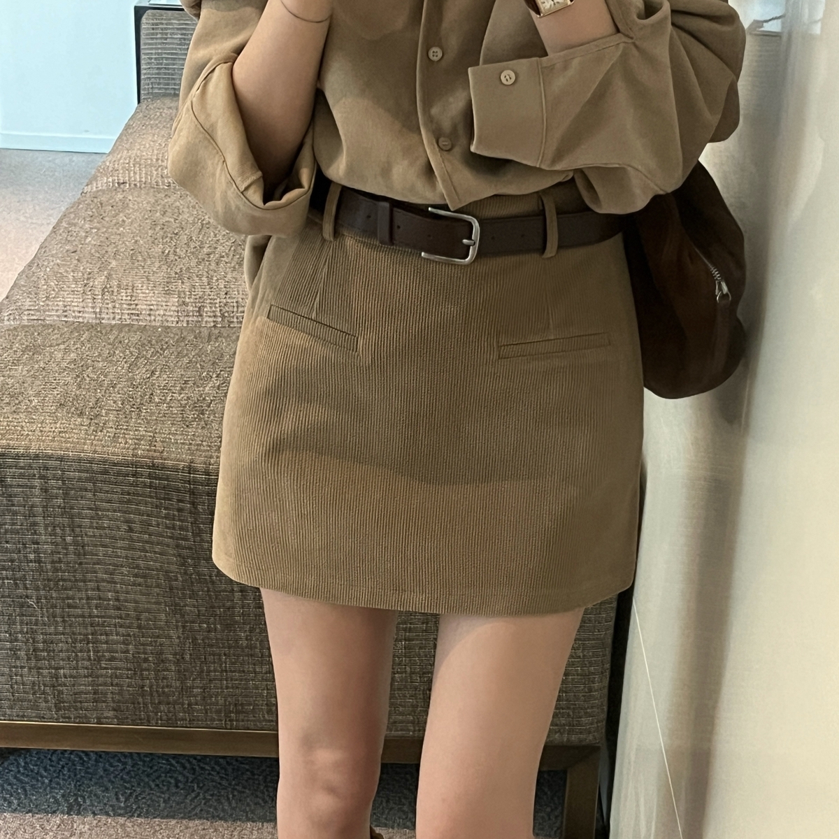 가을 켜기 새로운 슈퍼 화재 코듀로이 반 스커트 레트로 하이웨이스트 슬림해 보이는 다용도 반신 스커트 벨트 포함