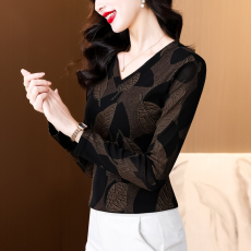 批发2025秋季长袖V领套头<b class='q'>T</b><b class='q'>恤</b><b class='q'>女</b>士时尚印花打底衫气质上衣小衫
