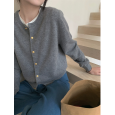 批发法式复古小金扣短款圆领长袖针织开衫正肩外穿早秋薄款<b class='q'>毛衣外套</b>女