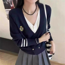 批发2025年秋季学院风设计感V领撞色假两件<b class='q'>双排扣</b>毛衣针织衫女气质ins