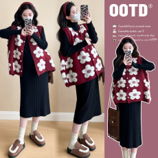 批发2024秋<b class='q'>冬</b>新款孕妇开扣钉珠爱心马甲＋秋<b class='q'>冬</b>半高领打底连衣裙套装