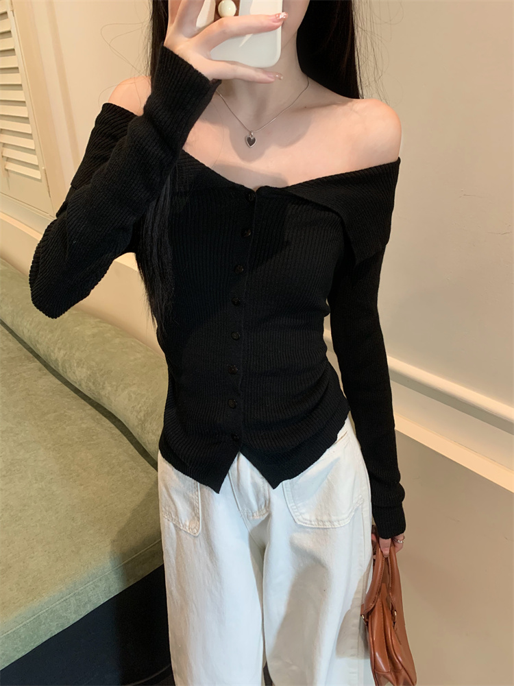 Real shot of hot girl one-shoulder top women's autumn irregular square neck off-shoulder sweater with sweater inside