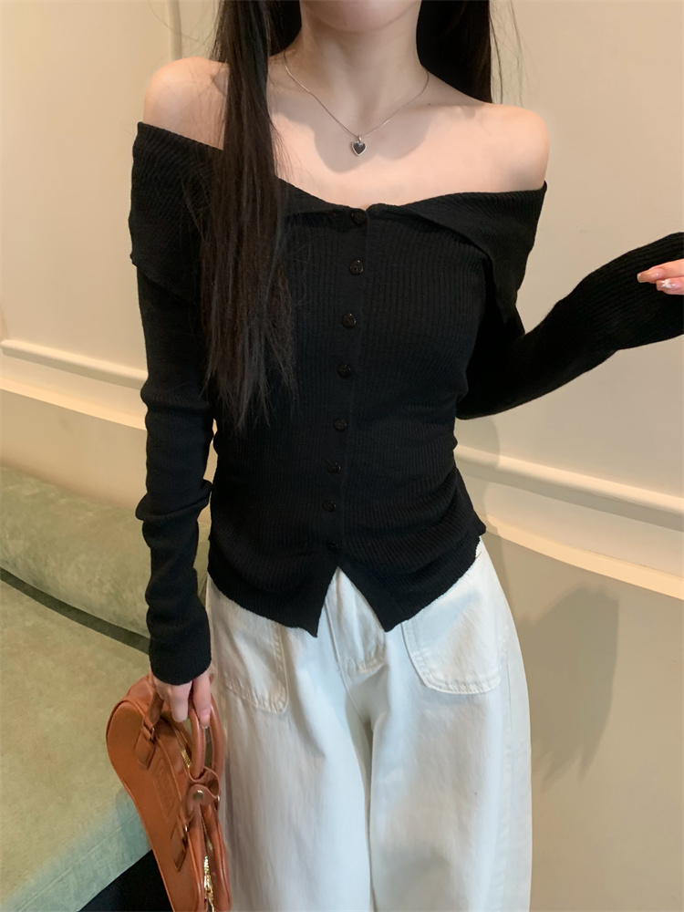 Actual shot of Korean style pullover white sweater for women, autumn design, niche high-end slim fit top